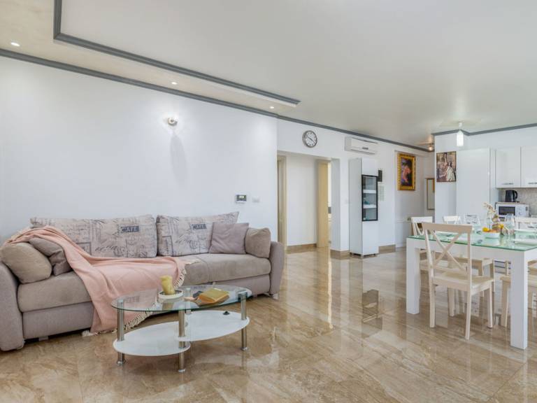Child-friendly house with BBQ, private pool & patio | Sea view | Pets allowed — photo 3