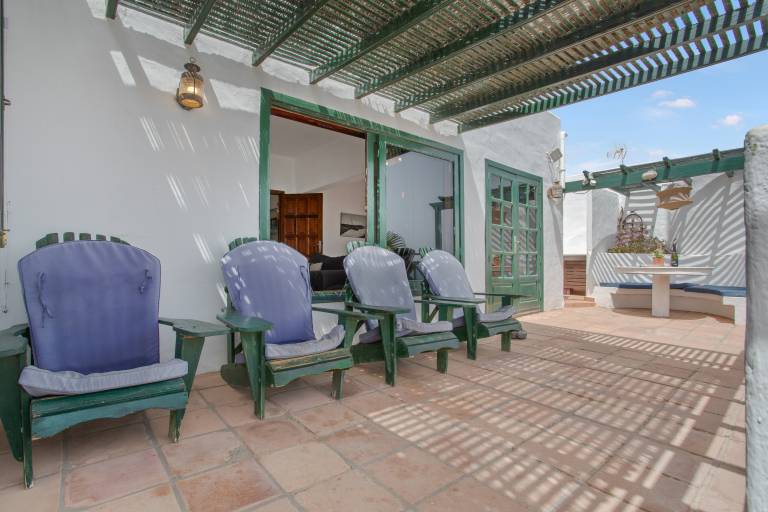 Holidays at 'The Beach House Lanzarote' with Sea Views, Private Terrace and Wi-Fi — photo 5