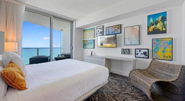 Luxury 2BR Beachfront Rooftop Pool and Spa — photo 2