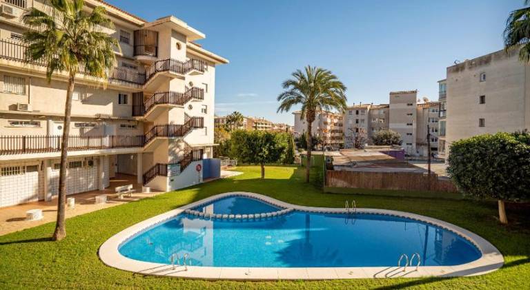 Fully equipped holiday apartment with terrace, private pool & yard | Pets allowed — photo 4