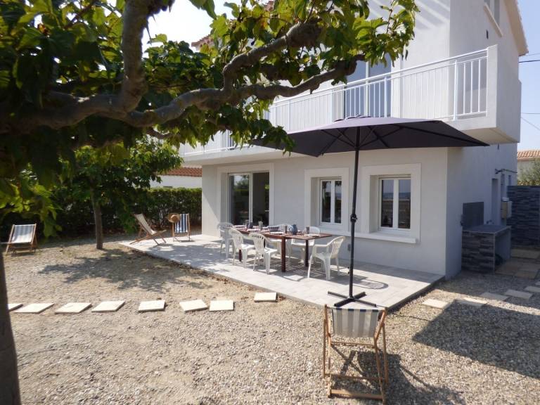 Villa with grill, patio & garden | Beach view — photo 4
