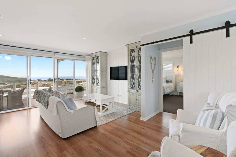 House Encounter Bay