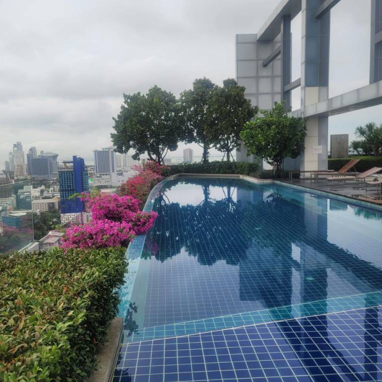 Vacation home with private pool, patio & yard — photo 5