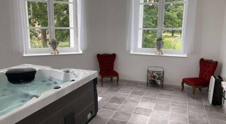 Chambre romantique dans le chateau de la Bouchatte — photo 4