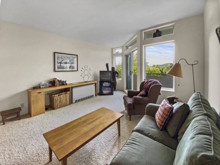 Condo  Warren