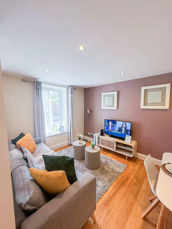 Trendy 2BR Flat Close to Vauxhall & Oval