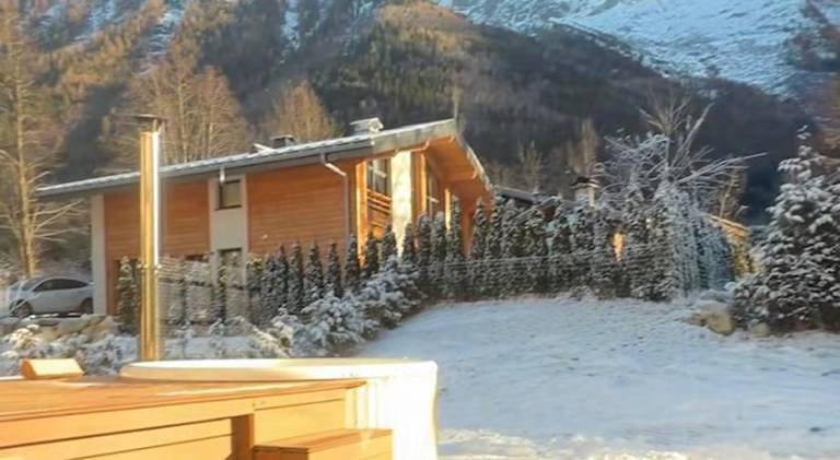 Appartement de Luxe avec Jacuzzi, Vue Montagne et Jardin — photo 5