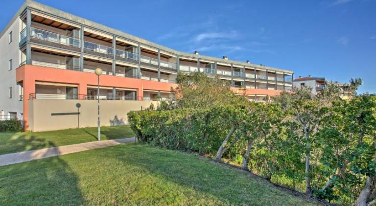 Rental apartment with pool, terrace & garden — photo 5