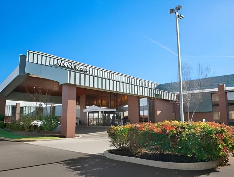 Howard Johnson by Wyndham Evansville East in Evansville, IN