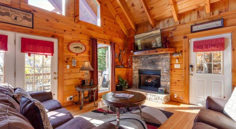 Thistle Britches, Secluded Mountain Cabin with Stunning Mountain Views, 1 Acre Next to Dollywood, Ho — photo 5