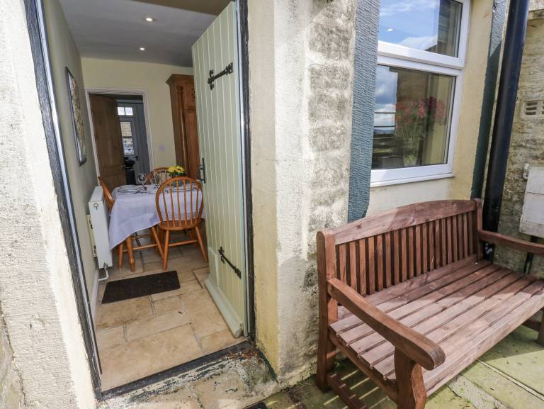Cottage with garden — photo 3