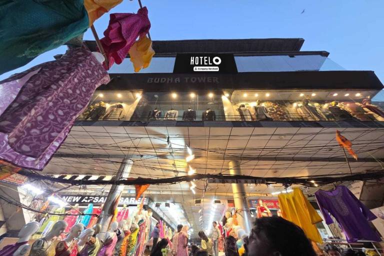 Hotel O Sector 18 Metro station