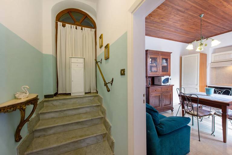 Rental apartment with yard | City view — photo 3