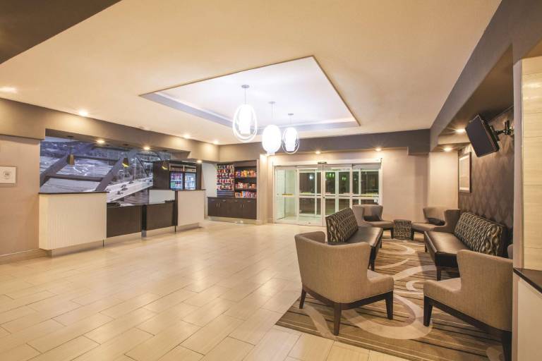 La Quinta Inn & Suites by Wyndham Kyle - Austin South — photo 2