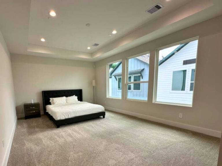Child-friendly big vacation home with yard | Pet-friendly — photo 4
