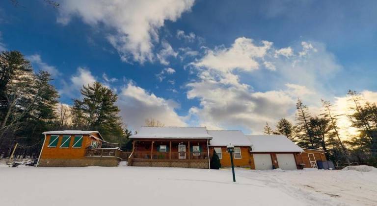 Vacation home with hot tub — photo 5