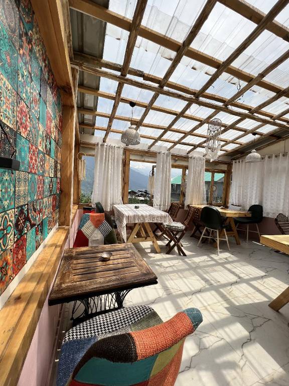 Bungalow with terrace, BBQ & yard | Pets allowed — photo 3