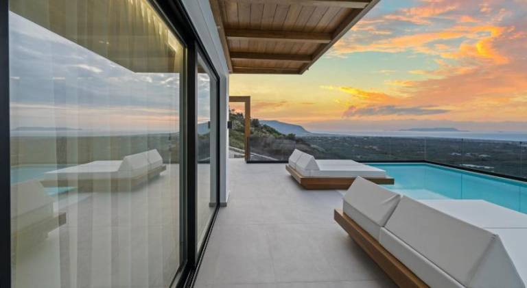 Villa with pool — photo 2