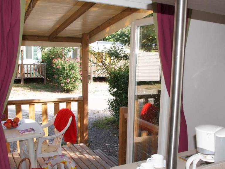 Family-oriented mobile home with heated pool & patio | Pets are welcome — photo 5