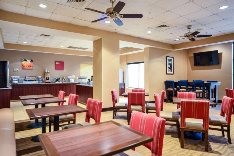 Comfort Suites Northlake — photo 5