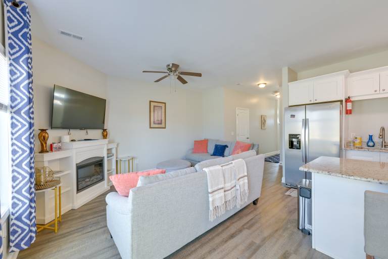 6 Mi to PNC Music Pavilion: Concord Townhome — photo 4
