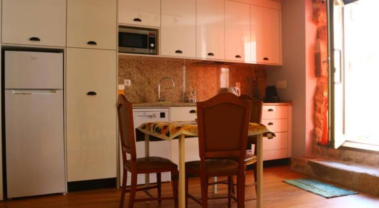 Charming vacation home with grill | Dogs allowed — photo 3