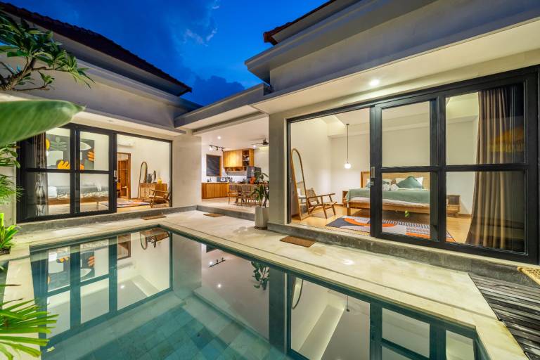 Ample villa with grill, yard & pool | Good for workation | Pets are welcome in Canggu