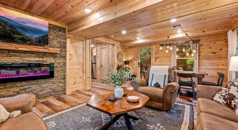 Spacious vacation home | Perfect for remote work | Pets are welcome — photo 3