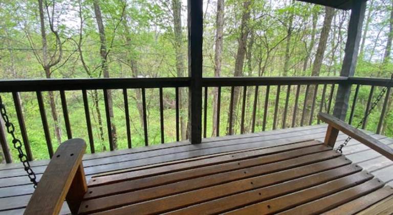 House with hot tub & pool | Pets are welcome in Logan, OH