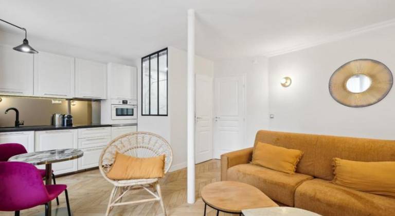 Holiday apartment with 1 room for 4 persons in Montrouge