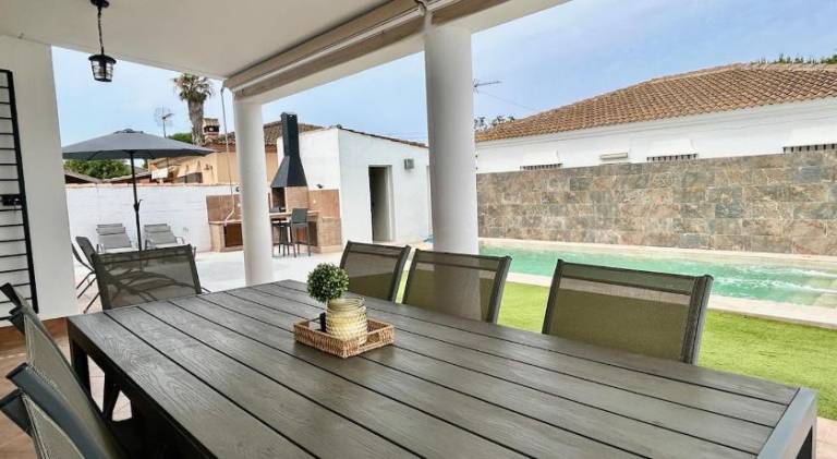 Vacation home with barbecue, private pool & garden — photo 4