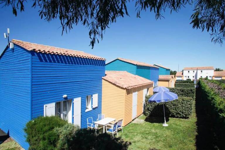 Rental apartment with yard | Beach nearby | Pets allowed in Rochefort