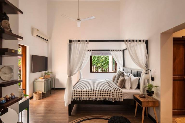 Villa with garden, patio & private pool | Perfect for remote work — photo 2