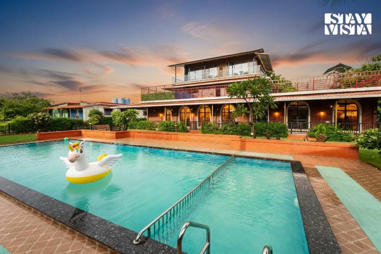 Villa with pool & yard | Pets are welcome in Khalapur