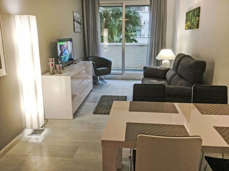 Fully equipped pleasant holiday apartment with yard, pool & patio | Next to the beach | Perfect for remote work | Pet-friendly — photo 4