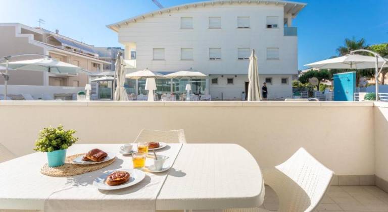Lovely serviced apartment with terrace & pool | Beach nearby | Pets are welcome — photo 5