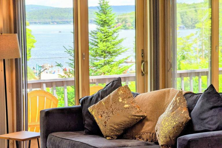 House Lake Sunapee