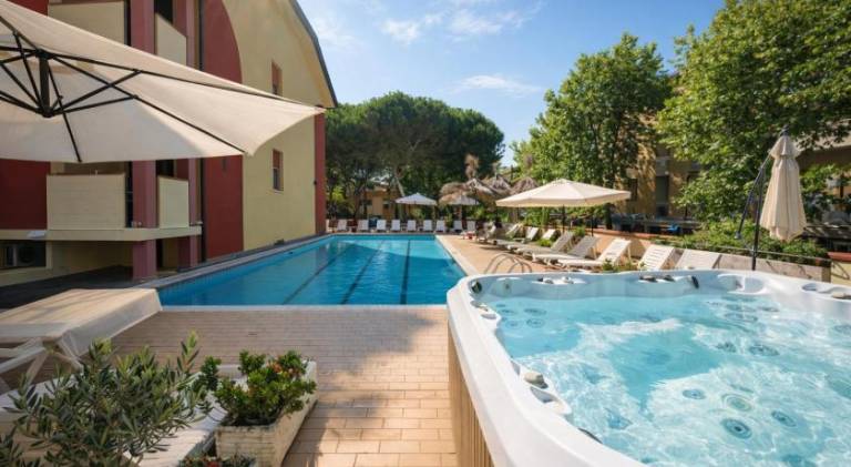 Wonderful serviced apartment with pool & terrace | Next to the beach | Suitable for remote work | Dogs allowed — photo 4