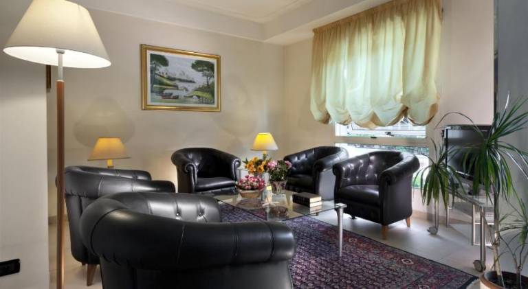 Wonderful serviced apartment with terrace & yard | Beach nearby | Pets allowed — photo 2
