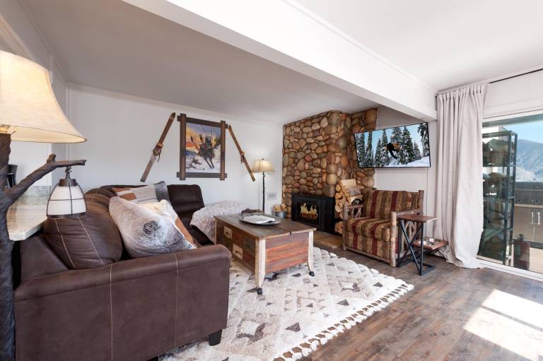 Condo with fast internet, hot tub & heated pool | Mountain view — photo 2
