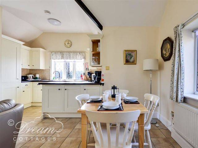 Family-oriented cottage with yard | Pet-friendly — photo 3
