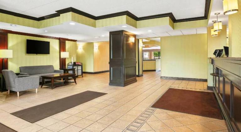 Comfort Inn Lehigh Valley West — photo 3