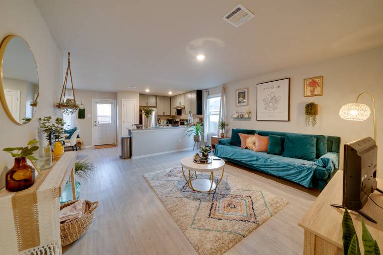 Easy Access to Dtwn San Antonio Suburban Home