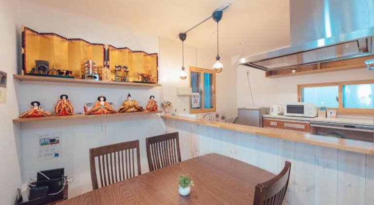 House with hot tub, patio & garden | Next to Dōtonbori — photo 3