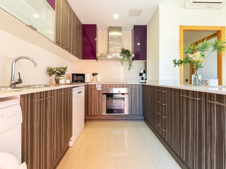 Family-friendly nice house with patio, BBQ & private pool | Good for workation | Pets allowed — photo 4