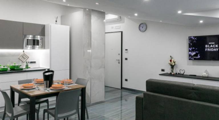 Serviced apartment with terrace, pool & yard — photo 4