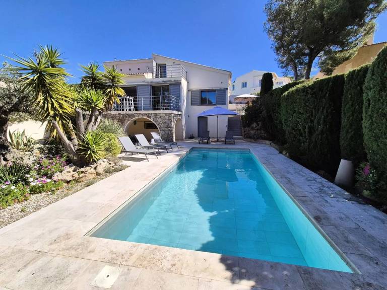 Fully equipped vacation home with terrace, BBQ & garden | Next to the beach | Pets are welcome — photo 2