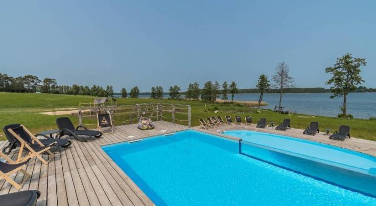 Lodge with pool, patio & yard — photo 4