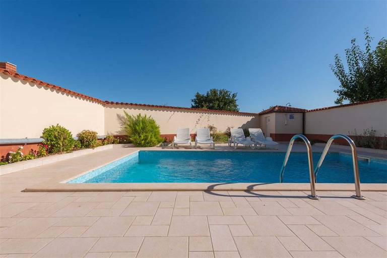 Child-friendly pleasant house with barbecue, garden & private pool | Pool view | Perfect for remote work | Pets allowed — photo 5