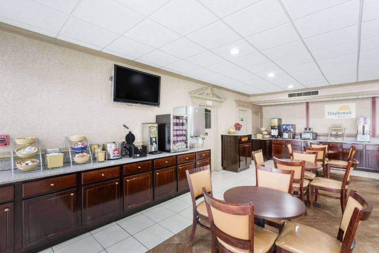 Days Inn by Wyndham Goldsboro — photo 5